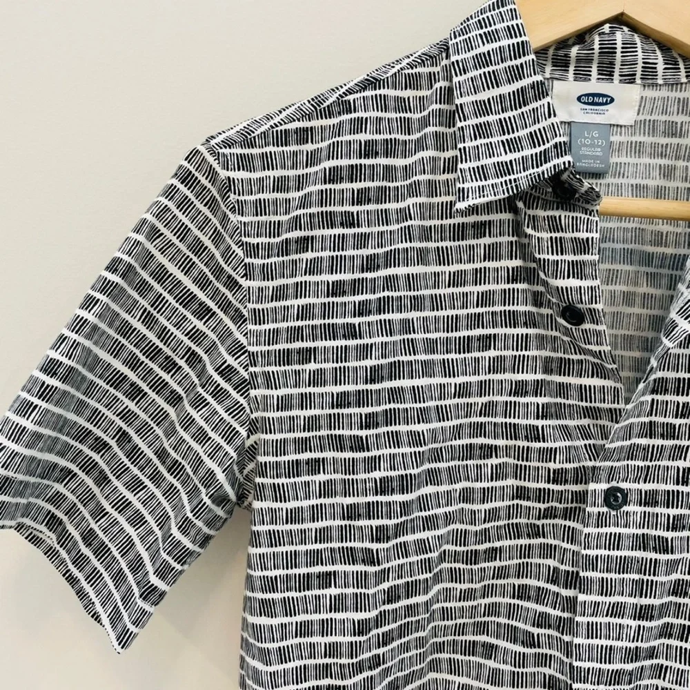 Old Navy boys button down shirt size L (10/12)